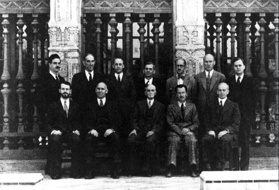 Group Photo of Chemistry Faculty at Caltech