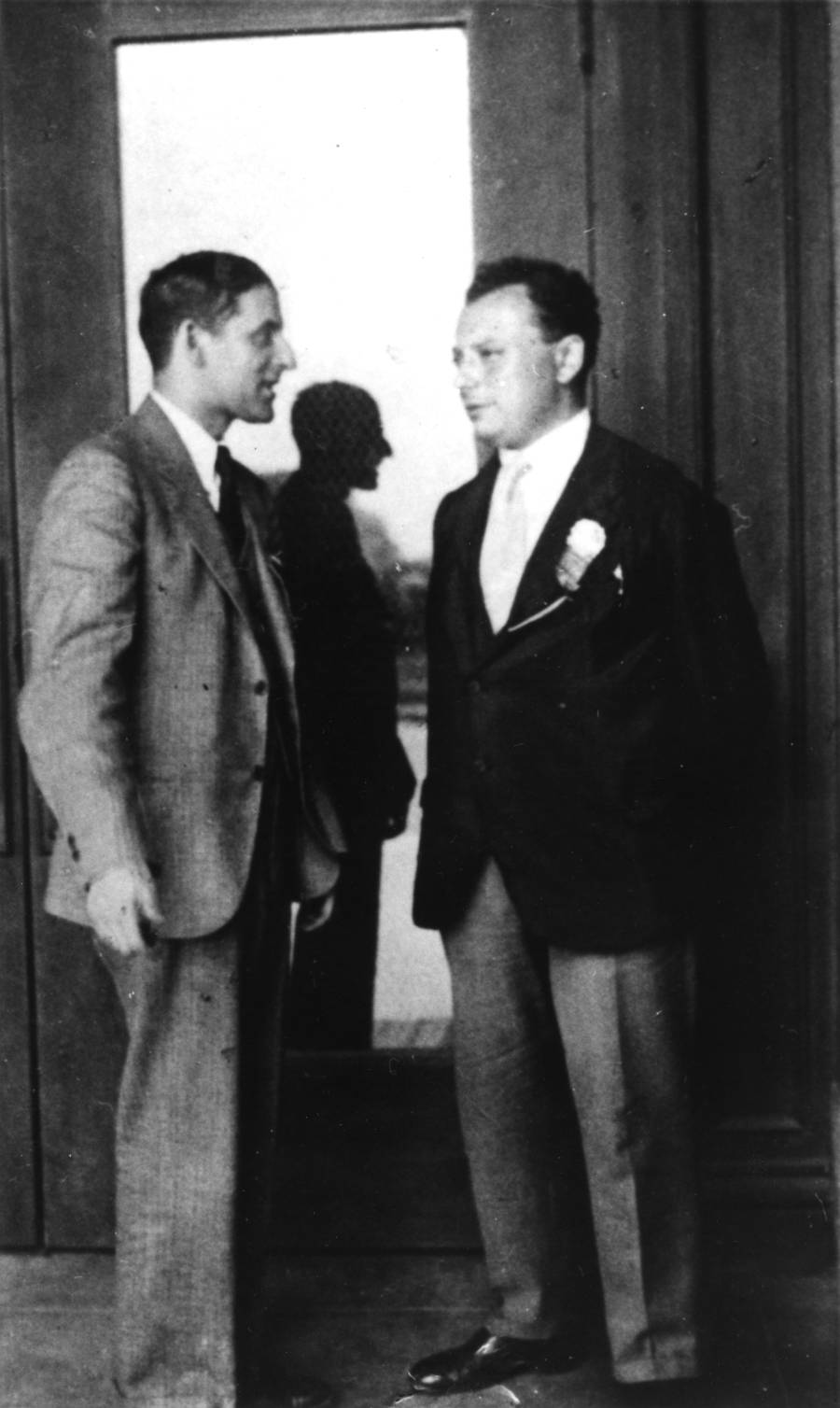 Samuel Goudsmit and Wolfgang Pauli at a Caltech physics meeting