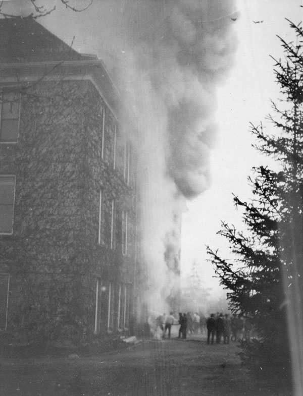 Chemistry Building (later called Education Hall) fire, 1924.