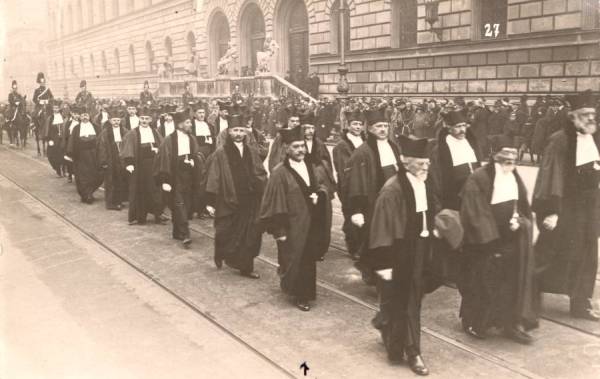 An academic procession at the University of Munich.