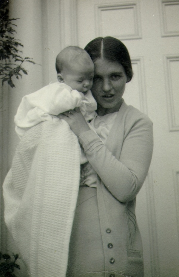 Ava Helen Pauling holding an infant Peter Pauling. Picture. 1931