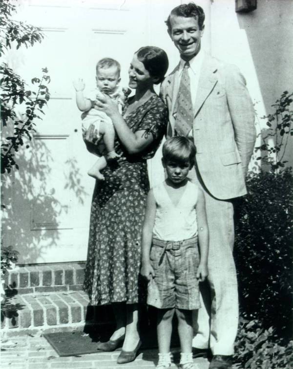 Peter and Ava Helen Pauling, Linus Pauling, Jr. and Linus Pauling. Picture. 1931