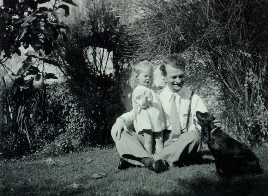 Linda and Linus Pauling with their pet cocker spaniel, "Til Eulenspiegel".