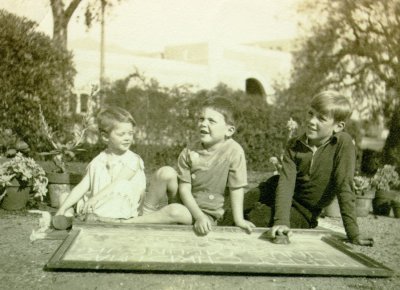 Linda, Peter and Linus Pauling, Jr. Picture. 1935