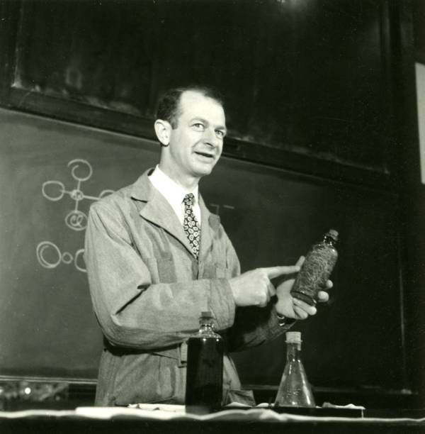 Linus Pauling, in lecture at California Institute of Technology. Picture.