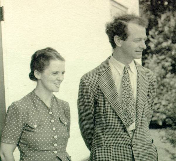 Ava Helen and Linus Pauling, in Madison, Wisconsin. Picture.