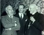 Charles Chaplin (left), Linus Pauling and Hewlett Johnson (right).