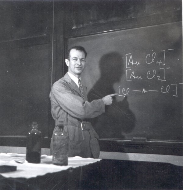 Linus Pauling in lecture.