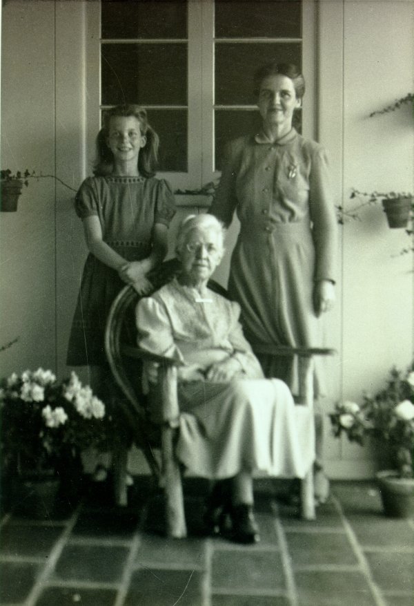 Linda and Ava Helen Pauling standing behind Nora Gard Miller. Picture. 1941