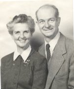 Formal portrait of Ava Helen and Linus Pauling.