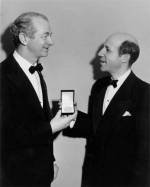 Linus Pauling receiving the Gilbert Newton Lewis Medal from Melvin Calvin. University of California, Berkeley.