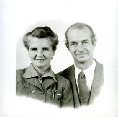 Ava Helen and Linus Pauling's passport photo. Picture. 1951