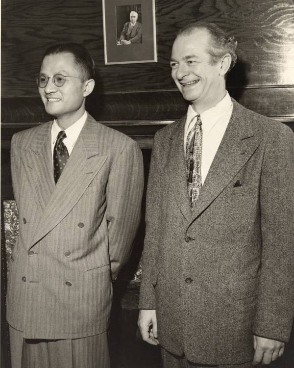 Choh Hao Li and Linus Pauling at the Gilbert Newton Lewis Medal ceremony. University of California, Berkeley.