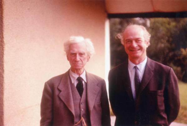 Bertrand Russell and Linus Pauling, London England. Picture.