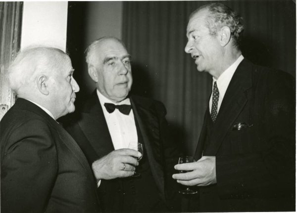 David Ben-Gurion, Niels Bohr and Linus Pauling at the King David Hotel, Jerusalem, Israel.