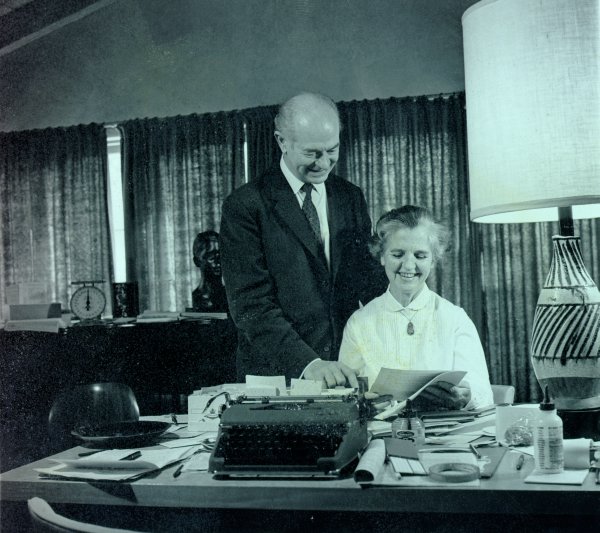 Linus and Ava Helen Pauling working on "An Appeal by American Scientists to the Government and Peoples of the World". Picture.