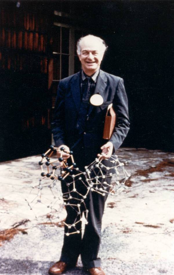 Linus Pauling holding models of the structure of water.