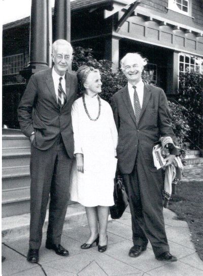 Linus and Ava Helen Pauling standing with Clifford Durr. Picture. 1963