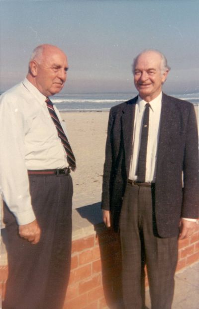 Stephen Fritchman and Linus Pauling, La Jolla, California. Picture. 1969