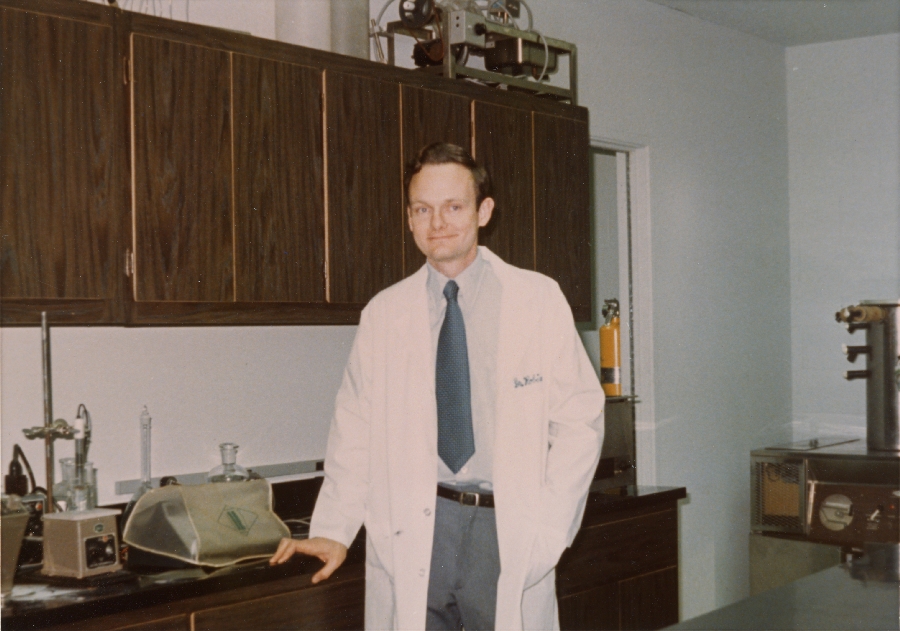 Arthur Robinson in a laboratory at the Linus Pauling Institute of Science and Medicine.