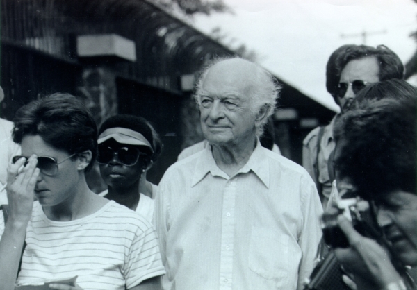 Linus Pauling in Corinto, Nicaragua, participating in the Peace Ship assistance mission.