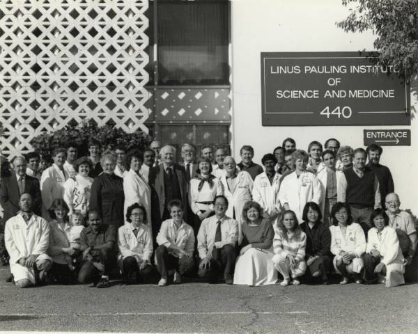 Group photo of the Linus Pauling Institute of Science and Medicine staff.