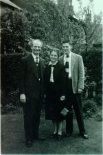 Linus, Ava Helen y Peter Pauling, Manchester, Inglaterra, 1948.