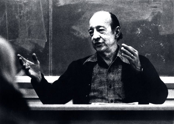 William Appleman Williams in lecture, ca. 1980s. Courtesy of the College of Liberal Arts, Oregon State University. Ira Gabriel, photographer.