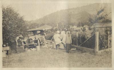 The Banes and Howland families in camp with their Oakland 6, 1916.