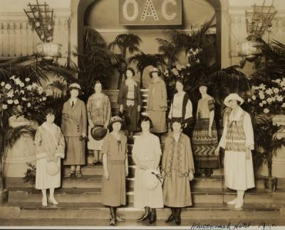 Women assembled for a style show sponsored by the Oregon Agricultural College Home Economics Department and held at the Multnomah Hotel, Portland, Oregon, 1920.