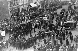 A crowd gathered in downtown Corvallis in celebration of Oregon Agricultural College's football victory over Michigan Agricultural College. The final score was 20-0. 1915.