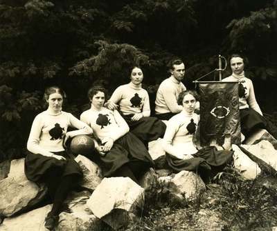 Women&#039;s Basketball Team, 1899