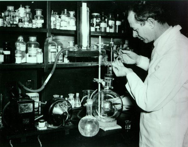 Linus Pauling in his Caltech laboratory, 1930s.