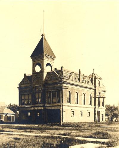 Corvallis City Hall located on 4th and Madison (southeast corner) before the Fire Station addition. It was built in 1892 and demolished in the 1950s.