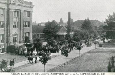 Postcard reading "Train loads of students arrive at O. A. C. September 28, 1918."