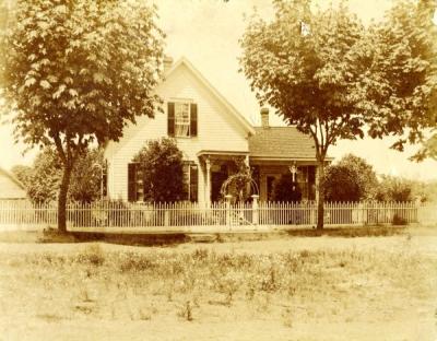 Residence of August Hodes on 1st Street in Corvallis, 1900.
