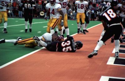 Ken Simonton scores a touchdown versus USC, 2000.