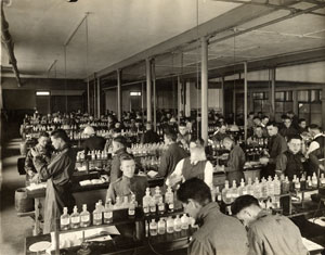 Chemistry lab students in what is today known as Furman Hall, 1916.